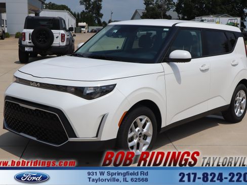 Used 2025 Kia Soul LX w/ LX Technology Package FWD image 1
