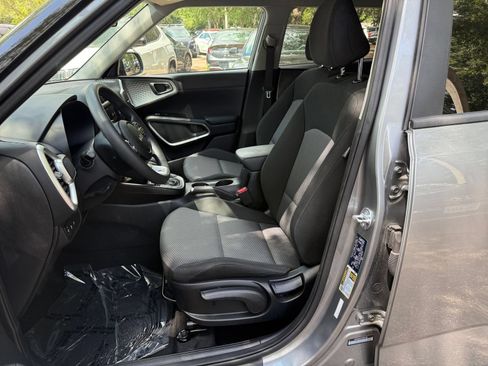 Used 2025 Kia Soul LX w/ LX Technology Package FWD image 33