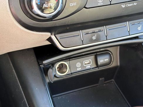 Used 2018 Kia Sorento LX image 24