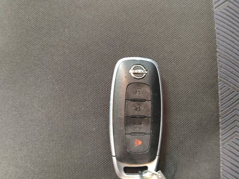 Used 2025 Nissan Versa SV FWD image 32
