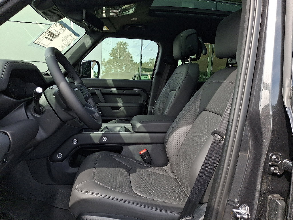New 2026 Land Rover Defender 110 X-Dynamic SE AWD/4WD image 9