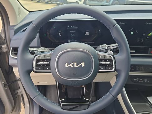 New 2026 Kia Carnival EX FWD image 31