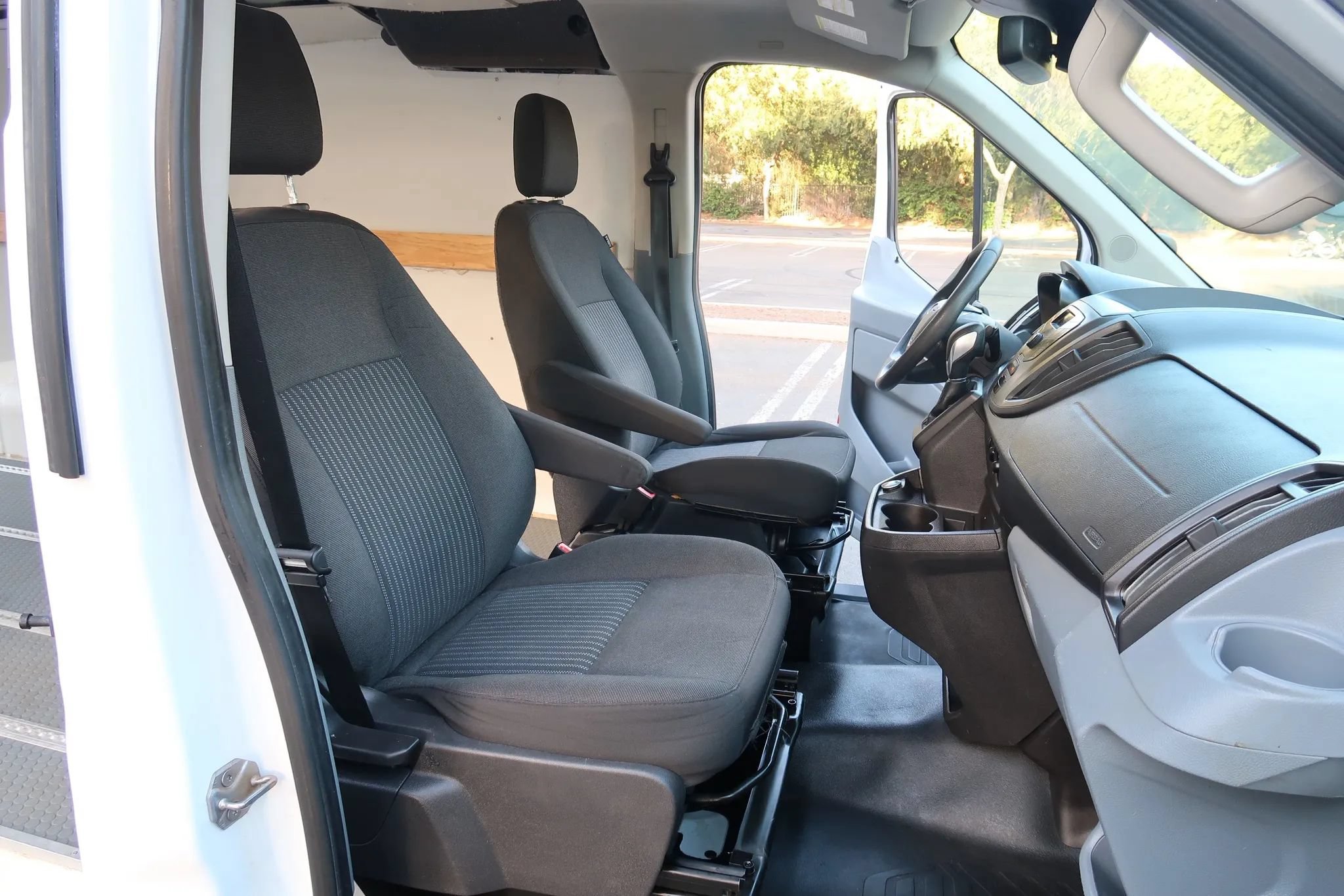 Used 2018 Ford Transit 250 130 Low Roof w/ Exterior Upgrade Package RWD image 13