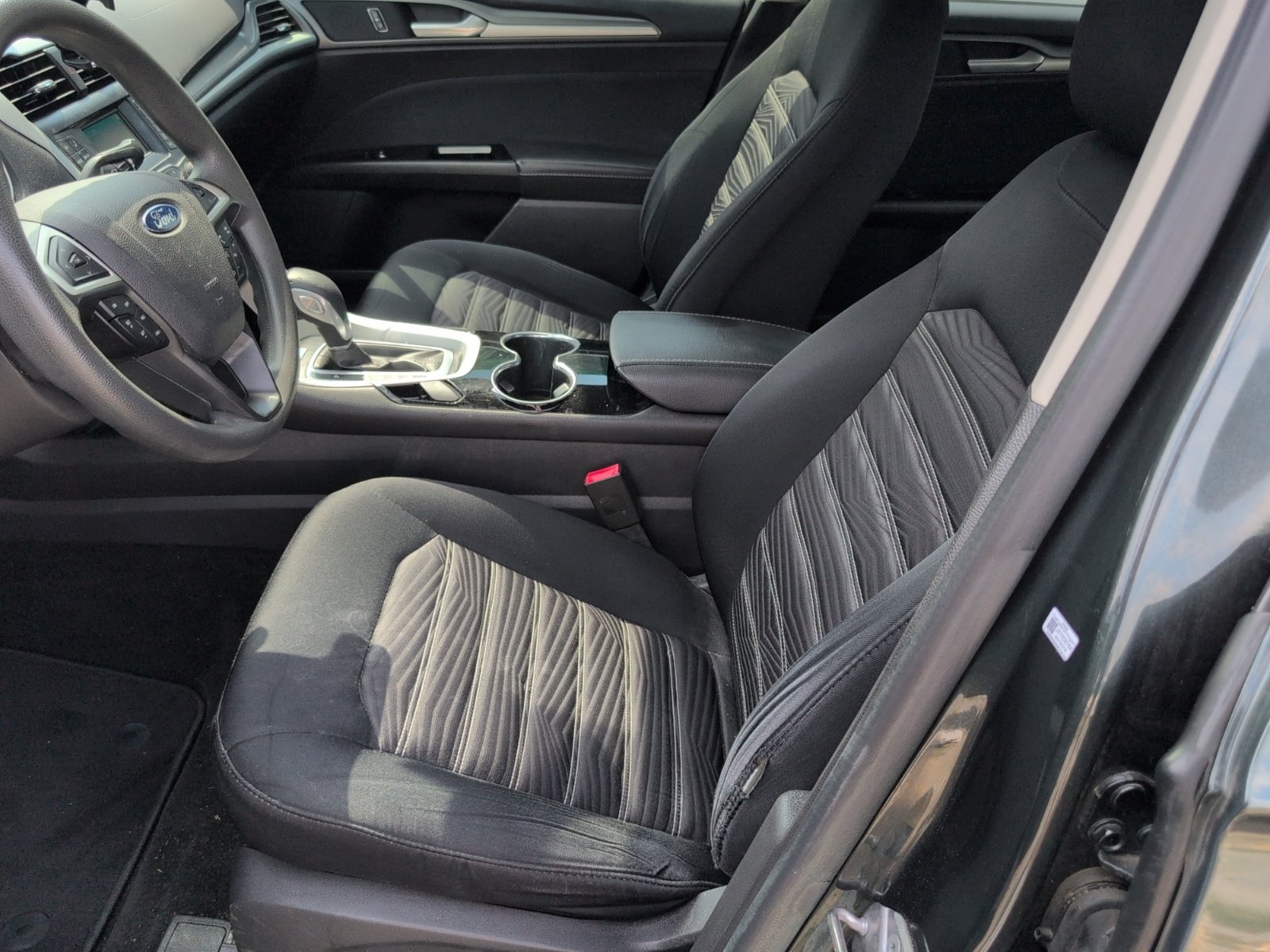 Used 2016 Ford Fusion SE FWD image 4
