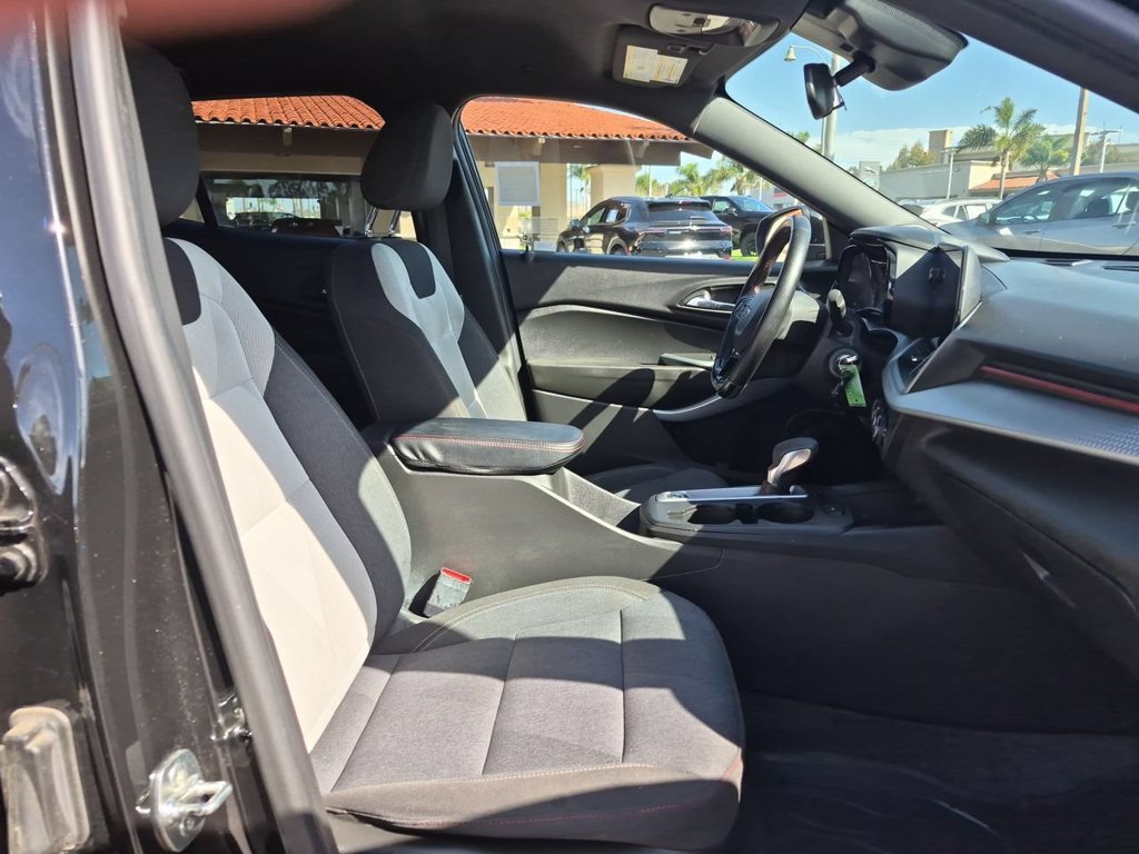 Used 2024 Chevrolet Trax RS FWD image 28