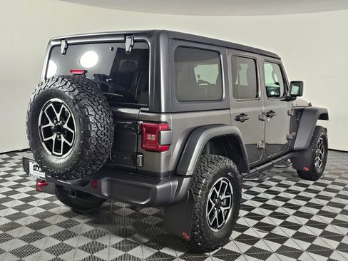 Used 2025 Jeep Wrangler Unlimited Rubicon w/ Convenience Group AWD/4WD image 3