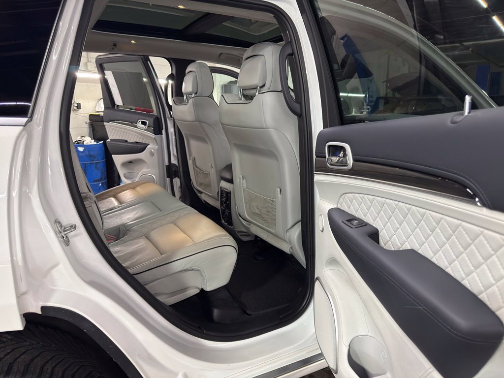 Used 2021 Jeep Grand Cherokee Summit AWD/4WD image 33