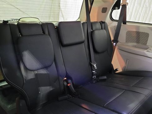 Used 2016 Chrysler Town & Country Touring image 48