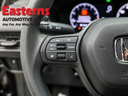 Used 2023 Honda HR-V LX image 15