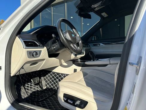 Used 2020 BMW 750i xDrive w/ Executive Package image 17