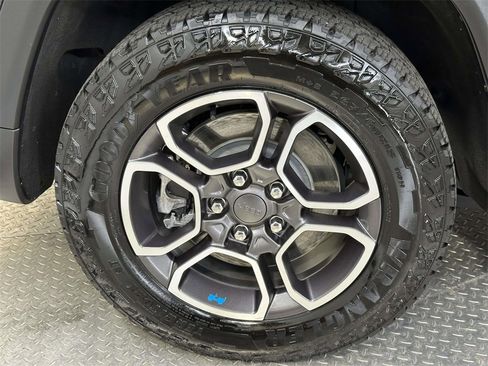 Used 2024 Jeep Grand Cherokee Trailhawk w/ Advanced Protech Group II image 9