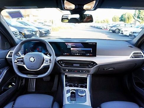 Used 2025 BMW 330i xDrive Sedan w/ Convenience Package image 19