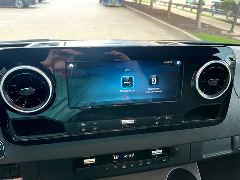 Used 2019 Mercedes-Benz Sprinter 144 image 76