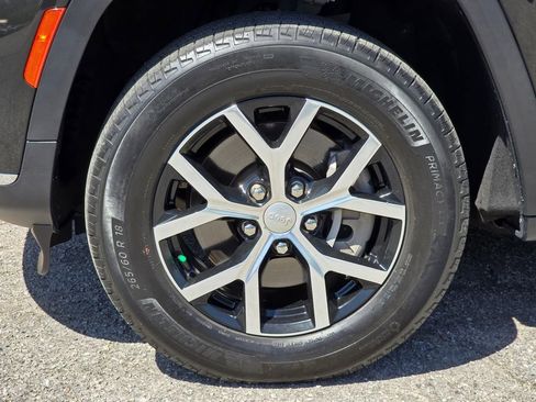 Used 2023 Jeep Grand Cherokee L Limited AWD/4WD image 27