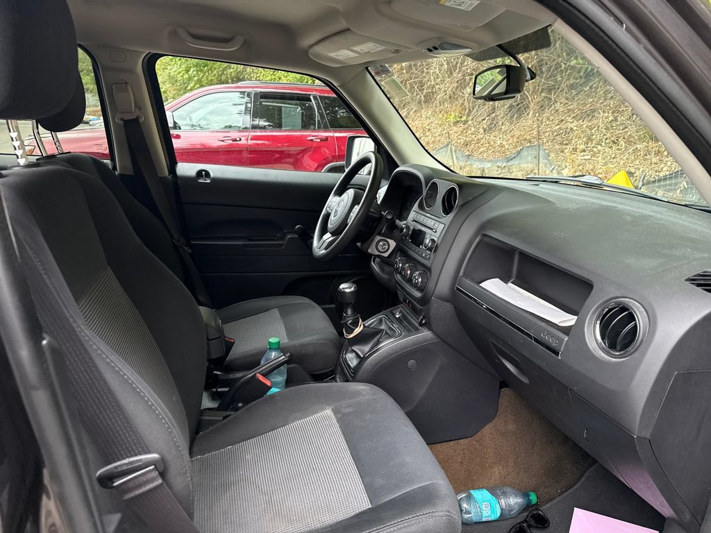 Used 2016 Jeep Patriot Sport FWD image 11