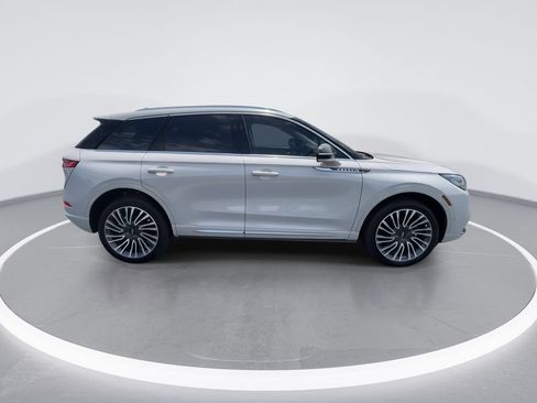 Used 2022 Lincoln Corsair Reserve w/ Equipment Group 201A AWD/4WD image 9