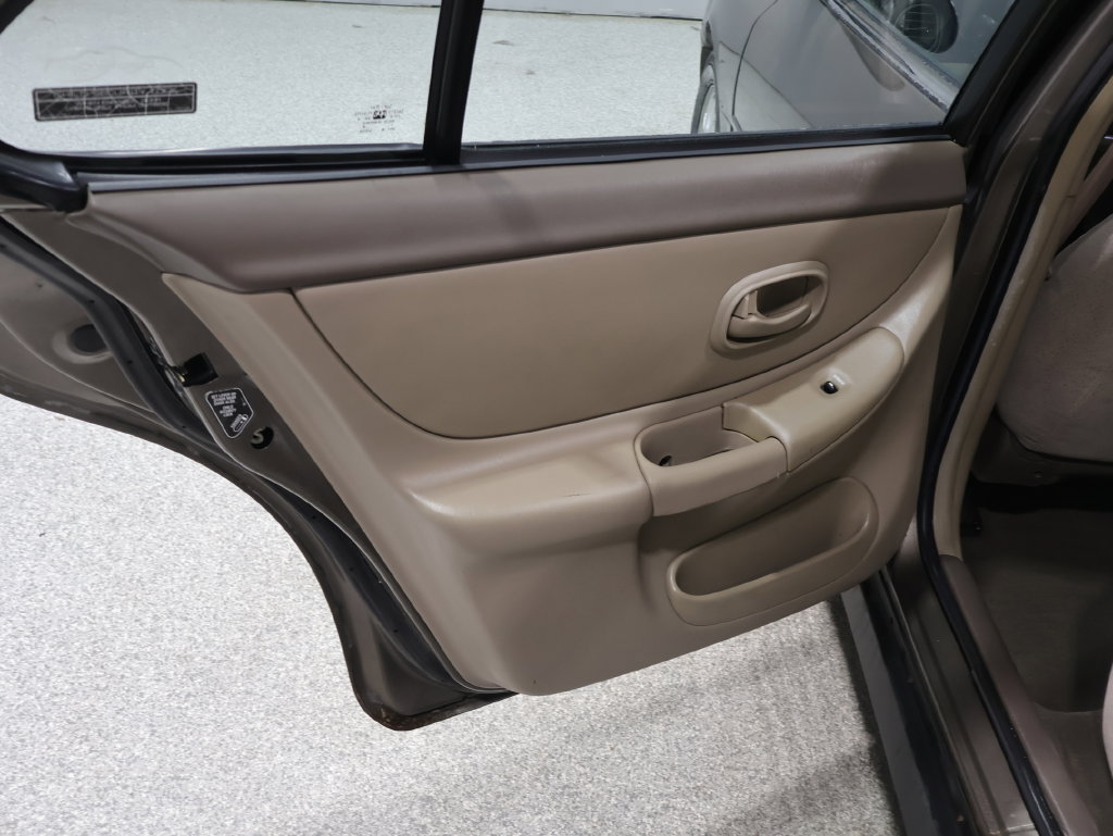 Used 2000 Oldsmobile Intrigue GL FWD image 22
