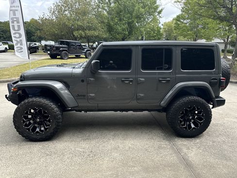 Used 2021 Jeep Wrangler Unlimited Sahara AWD/4WD image 4
