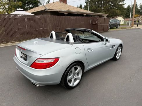 Used 2015 Mercedes-Benz SLK 250 image 23
