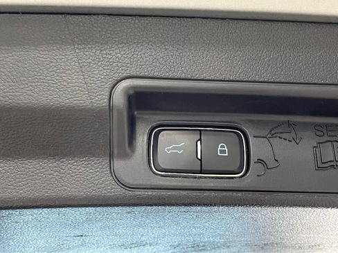 Used 2020 Ford Explorer XLT w/ Equipment Group 202A image 28