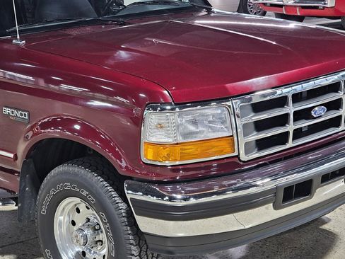 Used 1996 Ford Bronco XLT image 40