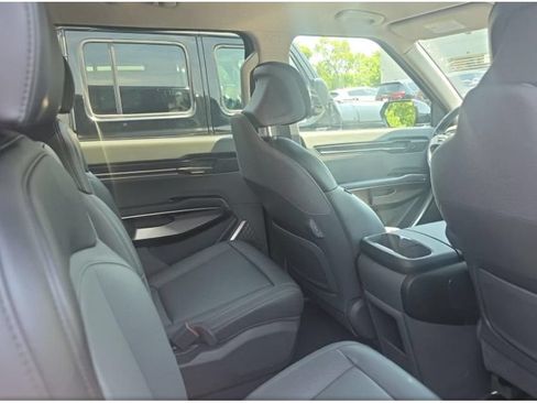 Used 2024 Kia EV9 Light Long Range RWD image 6
