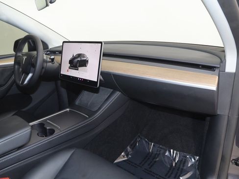 Used 2024 Tesla Model Y Long Range image 41