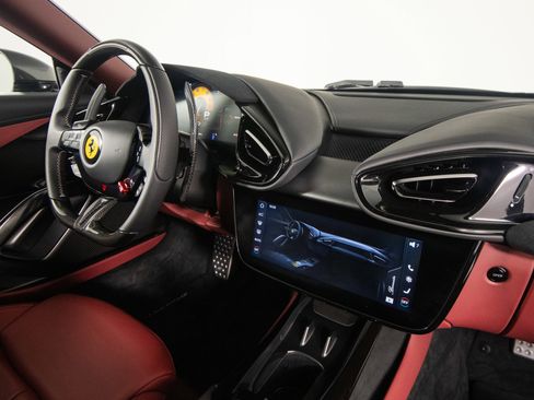 Certified 2025 Ferrari 12Cilindri RWD image 33