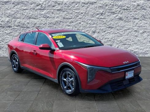 Used 2025 Kia K4 LXS image 1