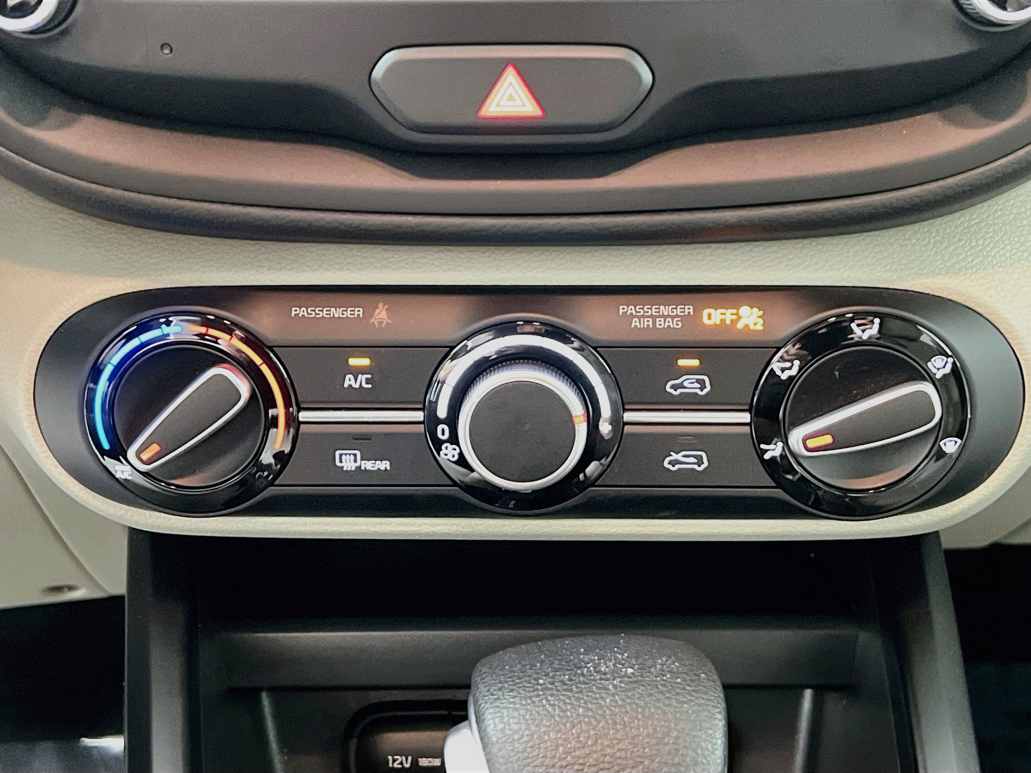Used 2025 Kia Soul LX w/ LX Technology Package FWD image 26