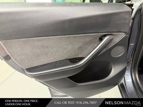 Used 2021 Tesla Model Y Long Range AWD/4WD image 29