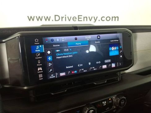 Used 2025 Jeep Gladiator Sport AWD/4WD image 21