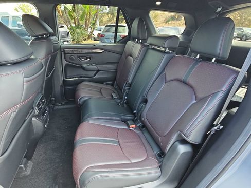 Used 2025 Honda Pilot Black Edition image 16