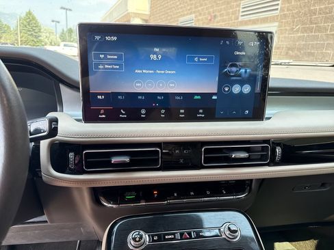 Certified 2023 Lincoln Nautilus AWD w/ Premium Package image 18