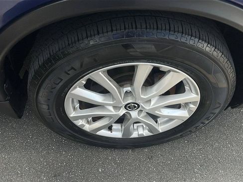 Used 2018 Nissan Rogue SV FWD image 20
