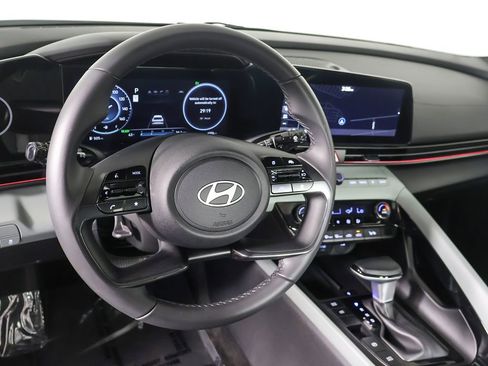 Certified 2025 Hyundai Elantra Limited image 26