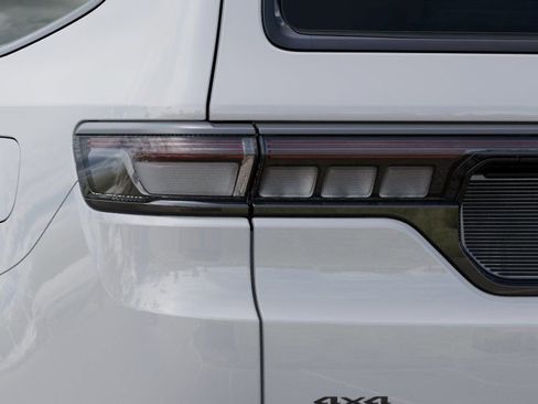 New 2026 Jeep Grand Wagoneer Summit image 9