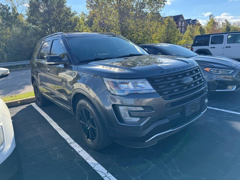 Used 2017 Ford Explorer XLT AWD/4WD image 5