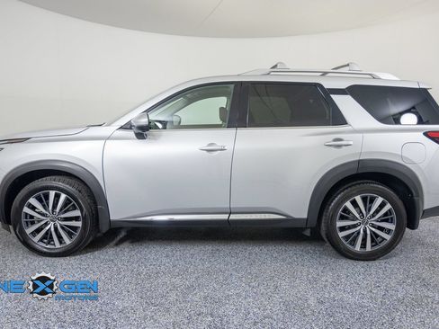 Used 2022 Nissan Pathfinder Platinum AWD/4WD image 4