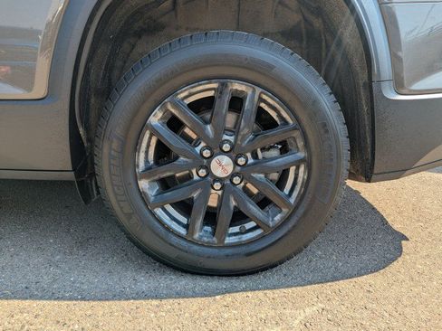 Used 2019 GMC Acadia SLT AWD/4WD image 32