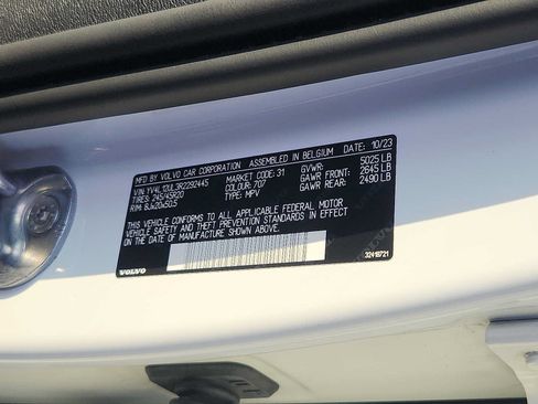 Certified 2024 Volvo XC40 B5 Plus w/ Protection Package Premier AWD/4WD image 27
