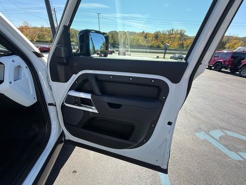 Used 2024 Land Rover Defender 110 S image 45