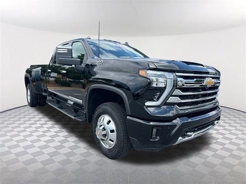 Used 2025 Chevrolet Silverado 3500 High Country w/ High Country Premium Package image 3