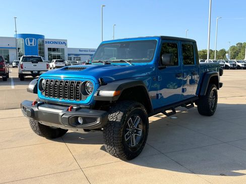 Used 2024 Jeep Gladiator Mojave AWD/4WD image 3