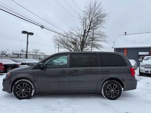 Used 2016 Dodge Grand Caravan SE image 6