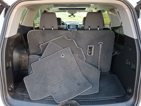 Used 2023 GMC Acadia SLE w/ Driver Convenience Package image 33