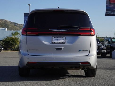Certified 2023 Chrysler Pacifica Touring-L image 5