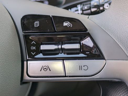 Used 2025 Hyundai Elantra Blue image 23