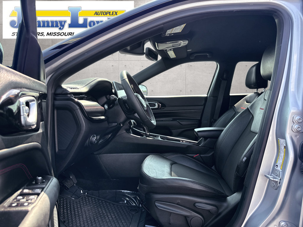 Used 2025 Jeep Compass Trailhawk AWD/4WD image 10
