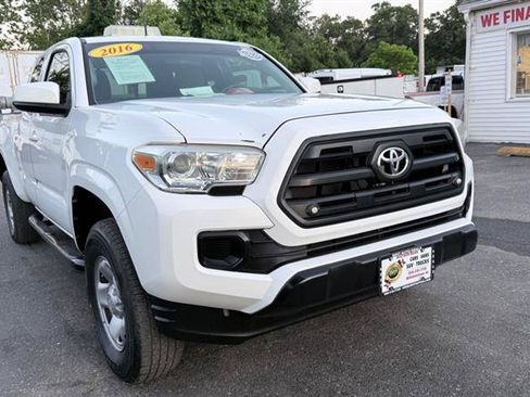 Used 2016 Toyota Tacoma SR w/ SR Convenience Package AWD/4WD image 4